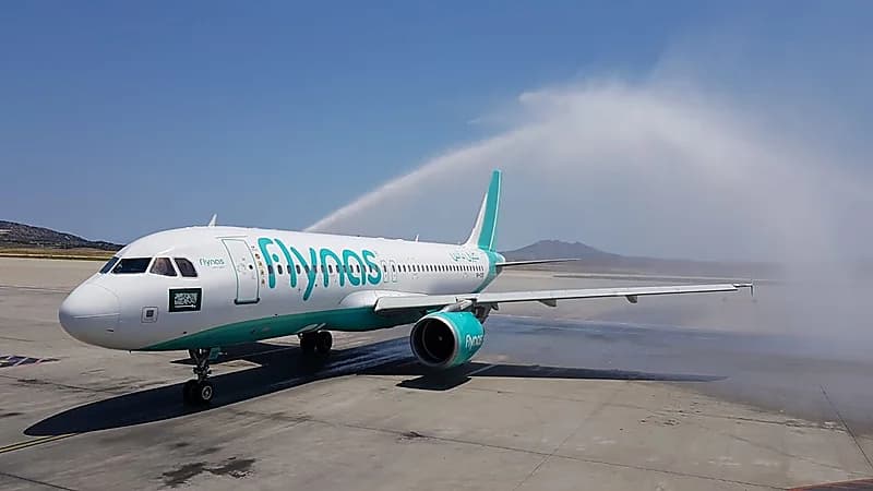 طائرة تعود إلى مطار القاهرة لإنقاذ حياة مواطن