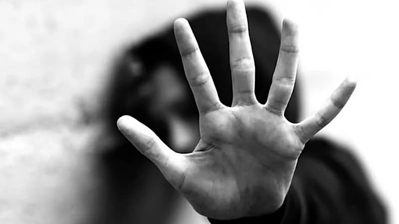 سبعيني يستدرج قاصرات ويعتدي عليهن جنسياً داخل وكالته العقارية