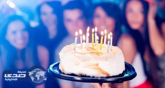 دراسة تكشف مخاطر إطفاء شموع الكيك