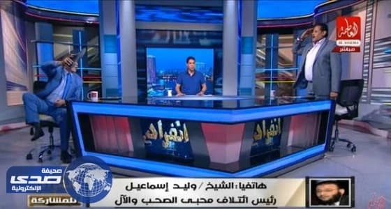 بالفيديو.. ضرب مسؤول شيعي بالحذاء على الهواء
