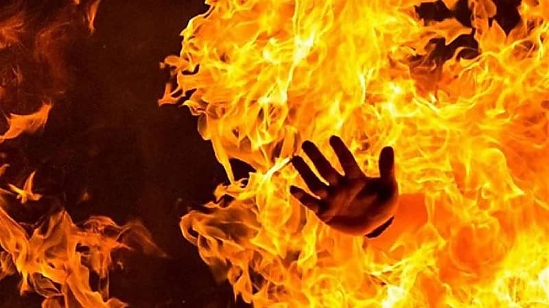 سيدة تضرم النار في نفسها بسبب خلافات زوجية