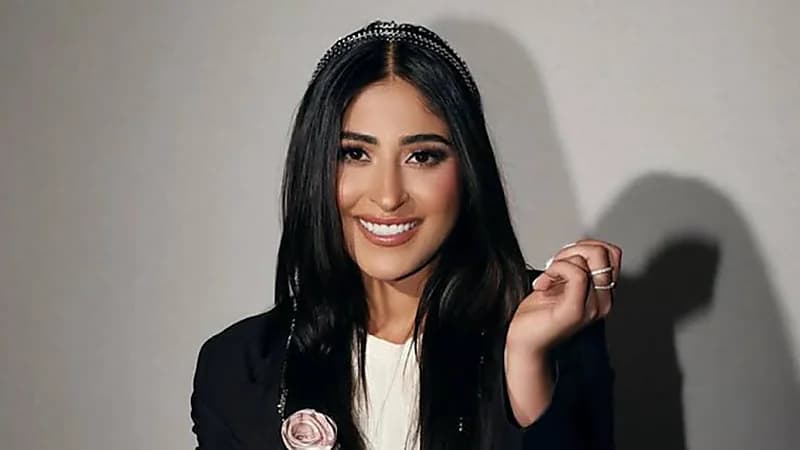 شجون الهاجري تكشف عن أول عبارة تعلمتها في المملكة : كاش ولا شبكة  .. فيديو