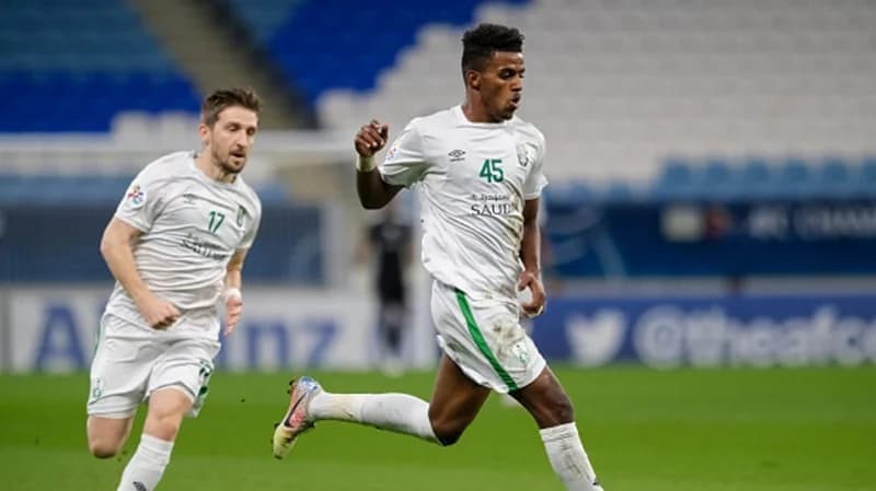 تمديد عقد هيثم عسيري مع الأهلي موسمين إضافيين