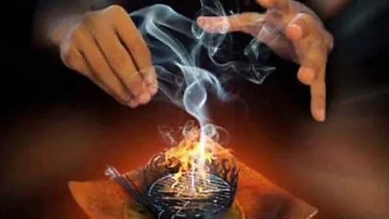 الإطاحة بمشعوذ خدع النساء بادعاء القوى الخارقة