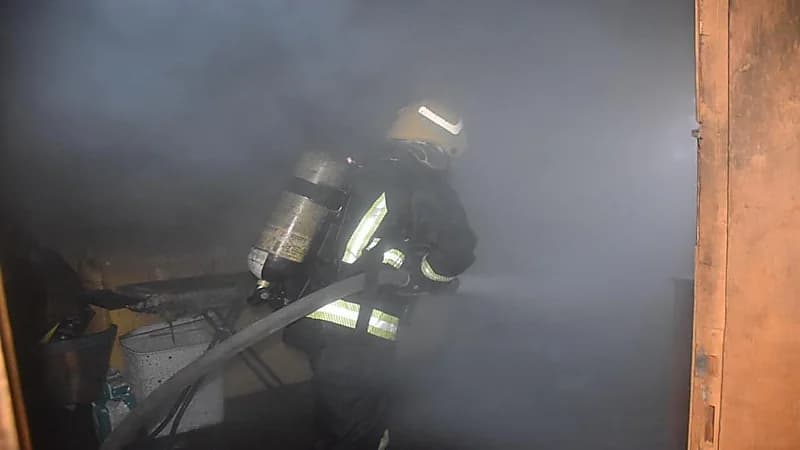 إندلاع حريق في غرفة داخل منزل بجدة