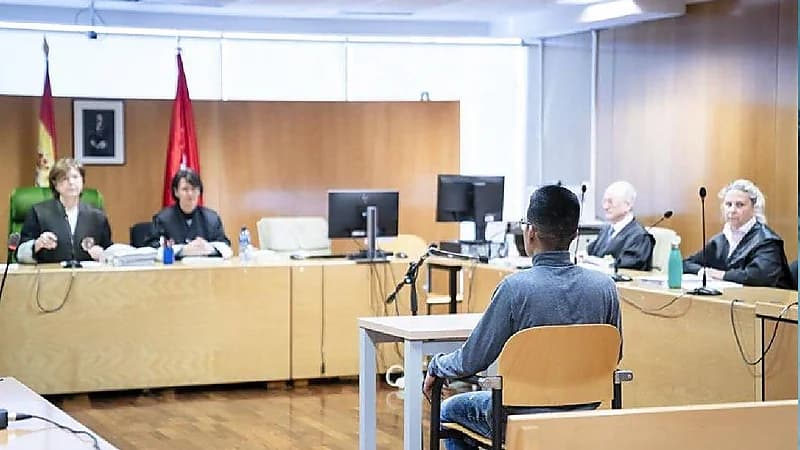 سجن شاب اقتلع عين ممرضة بسبب كمامة