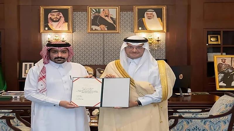 محافظ الأحساء يكرّم مواطنًا تبرع بإحدى كليتيه لأخيه