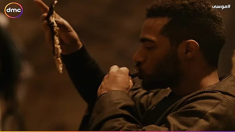 بالصور.. محمد رمضان يُشعل أحداث مسلسله "موسى"بـ"أكلة ثعابين"