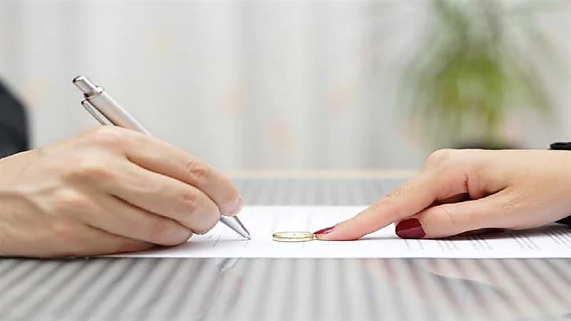 زوجة تطلب الطلاق: "بيحب شغله أكتر منّي وندمان على خطيبته القديمة"