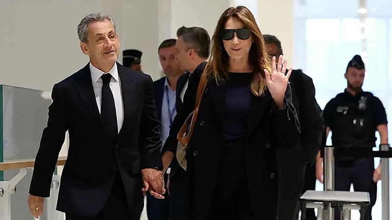 الرئيس الفرنسي السابق يتعرض لموقف محرج بسبب والدة عثمان ديمبلي