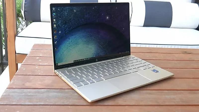 رجل يرفع دعوى قضائية ضد زوجته بسبب "لابتوب"