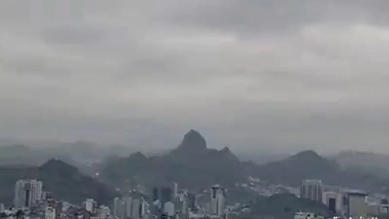 شاهد.. الغيوم تغطي سماء مكة المكرمة قبل أداء صلاة الجمعة