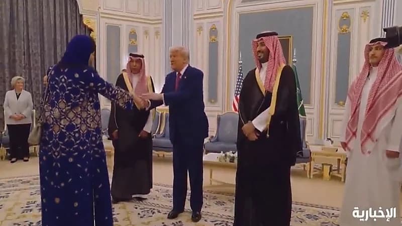 ترامب يخص الأميرة ريما بنت بندر بمصافحة لافتة خلال مراسم استقباله.. فيديو