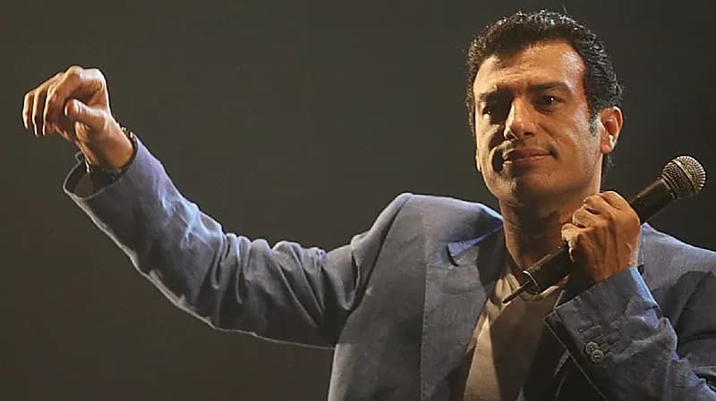 إيهاب توفيق يدخل المستشفى