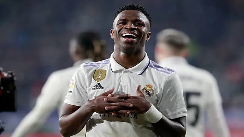 القبض على مشجع وجه إهانات عنصرية ضد فينيسيوس