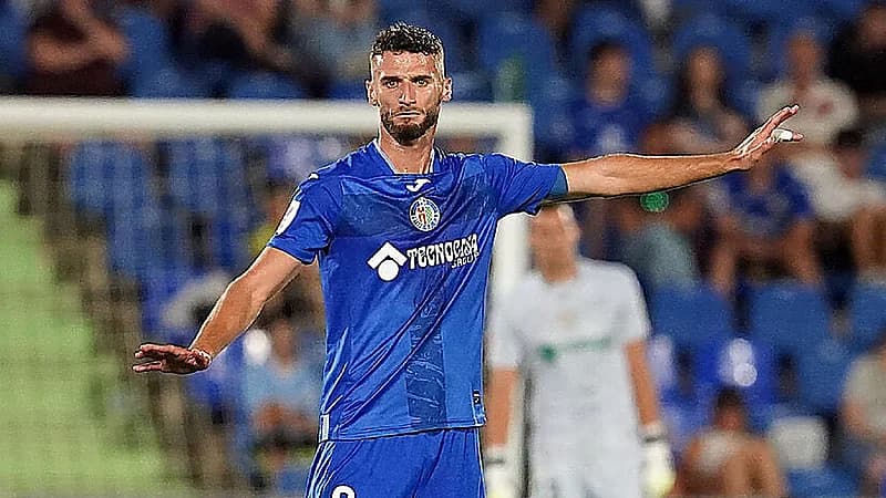 الخلود يقترب من ضم البرتغالي دومينغوس دوارتي