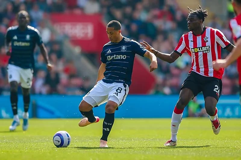 أستون فيلا يخسر أمام ساوثامبتون بثلاثية