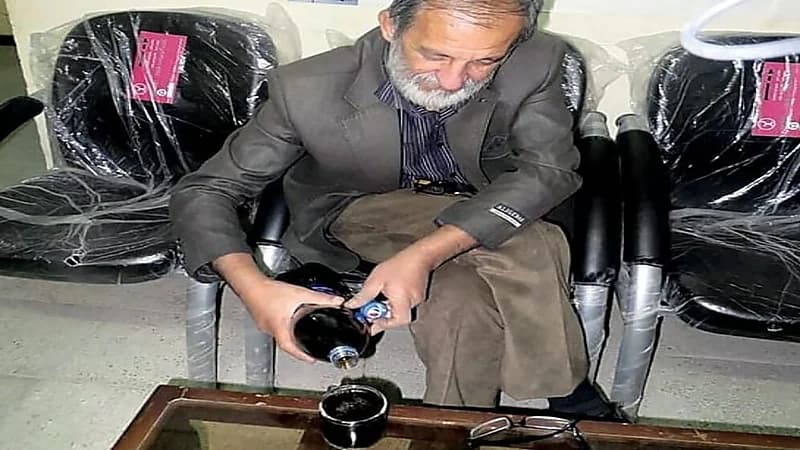 رجل يمتنع عن الطعام ويعيش على المشروبات الغازية فقط منذ 17 عامًا.. صور