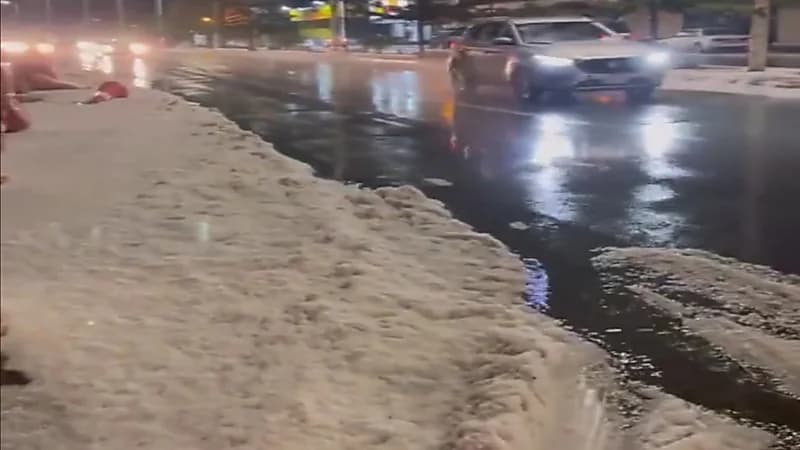 مشهد نادر لشوارع محافظة بلجرشي وهي تكتسي بالثلوج