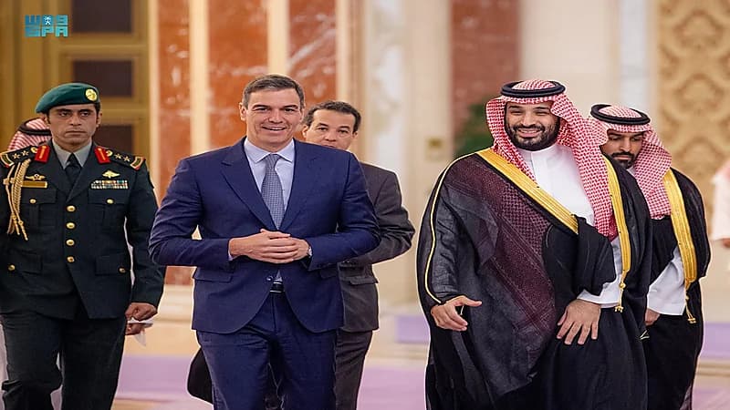 ولي العهد يستقبل رئيس الوزراء الإسباني