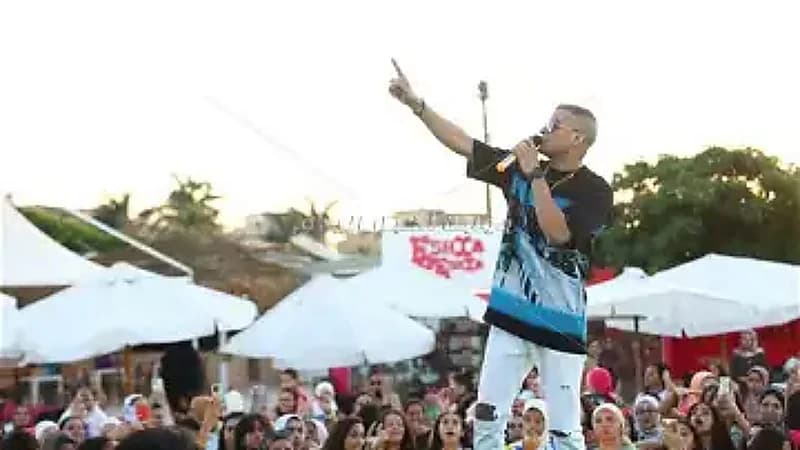 حسن شاكوش لجمهوره: اللي مش عاجبه في ستين داهية .. فيديو