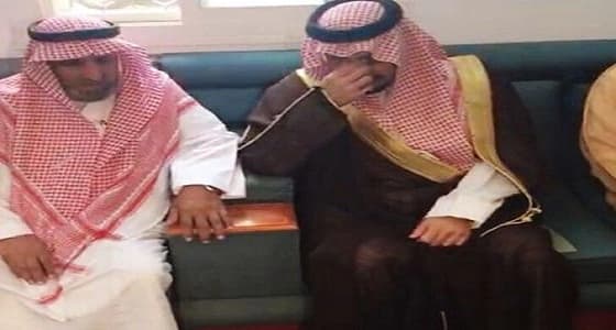 بالفيديو والصور.. أمير عسير يقدم التعازي لذوي الشهيد الشهري