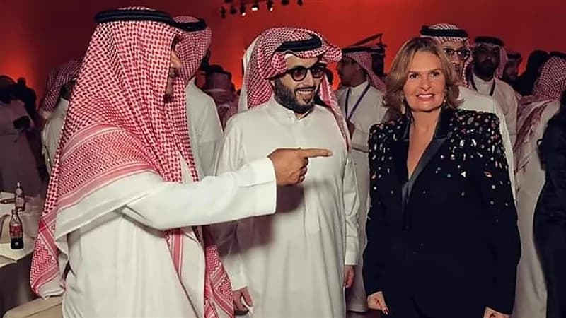 يسرا: انبهرت باستوديوهات الحصن.. فيديو