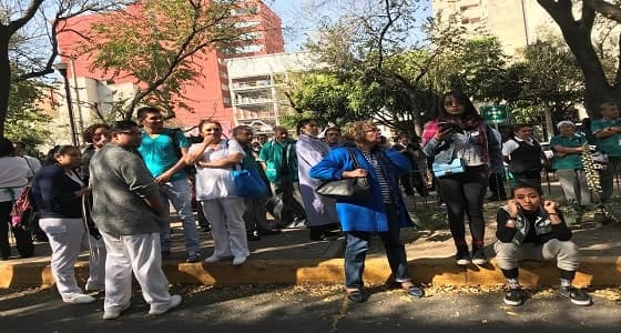 بالصور.. مواطنون يفترشون الخيام في الشوارع خوفا من الزلزال في المكسيك