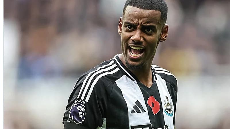 سبب تخلف إيزاك عن السفر لمعسكر نيوكاسل