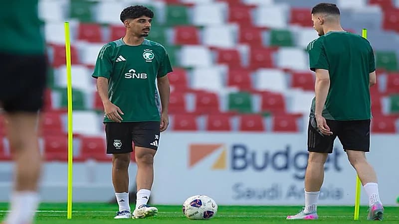 الأخضر يواصل استعداداته لمواجهة البحرين