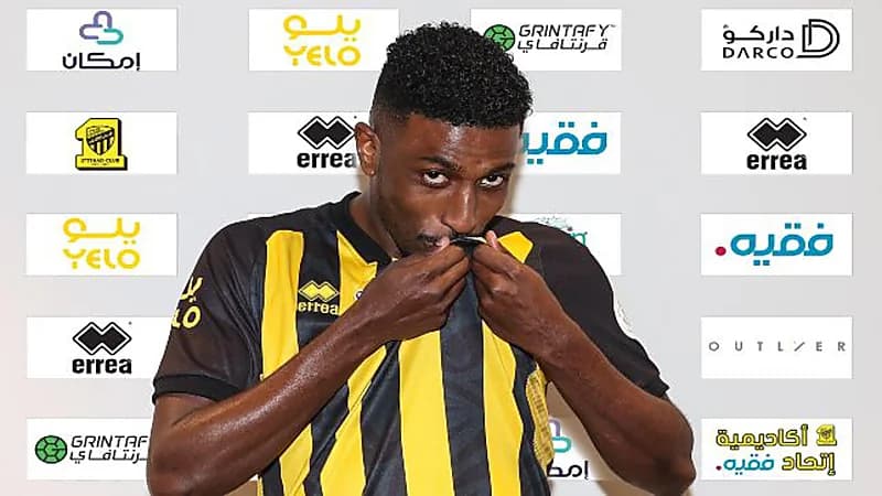 الاتحاد يسلم شراحيلي دفعه من مقدم عقده رسمياً