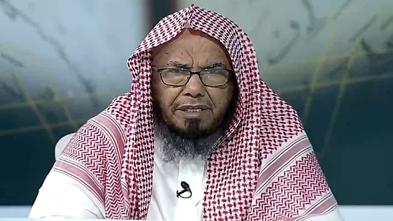 "المطلق" يوضح هل تجوز الصلاة منفردة والإمام يصلي التراويح (فيديو)