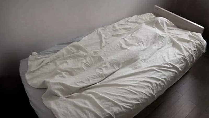 3 أشقاء يعيشون مع جثمان شقيقهم الأصغر لمدة عام!