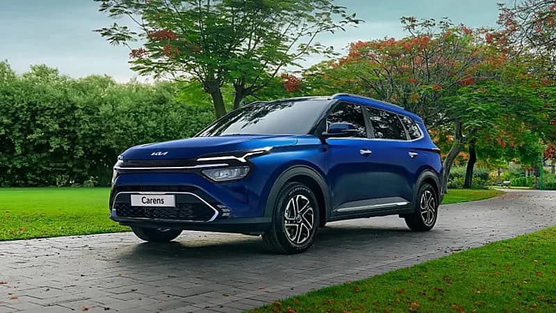 كيا كارينز 2023 تجذب الأنظار داخل السوق السعودي