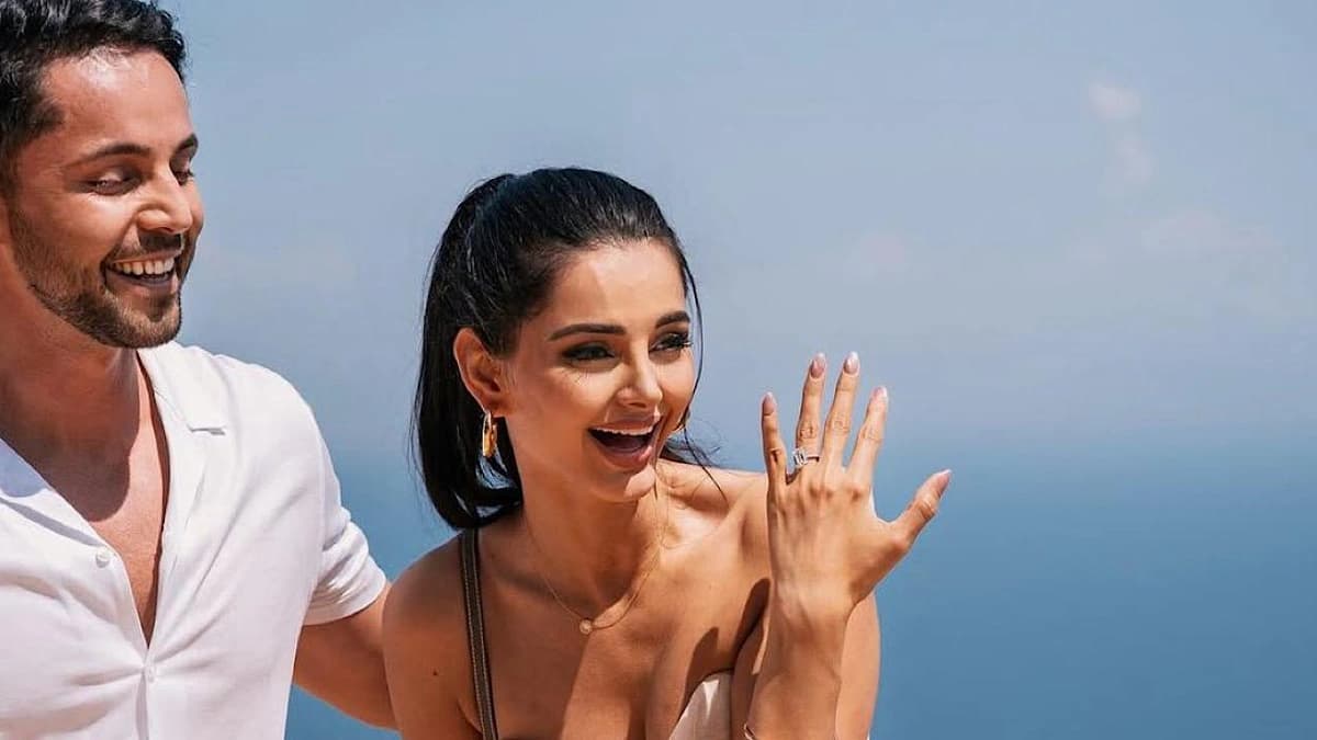 مهلاقا جابري وخطيبها على متن يخت وسط البحر.. فيديو