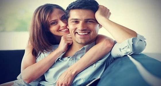 4 مؤشرات على أن زوجك يحاول تغييرك