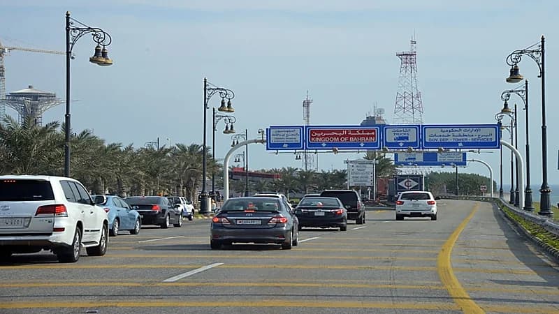 إقامة مزاد علني لبيع "سيارات وبضائع منوعة" في جمرك جسر الملك فهد