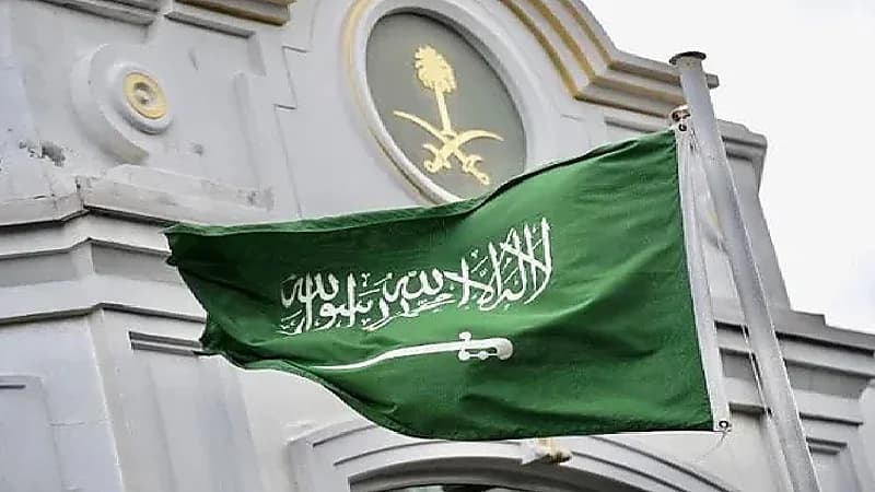 بالفيديو.. قنصلية المملكة في موريشيوس تسارع في نجدة مواطنة تضررت من حريق