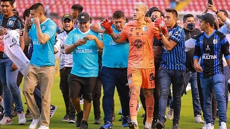 عقوبات قاسية على كويريتارو المكسيكي بعد أحداث الشغب أمام أطلس