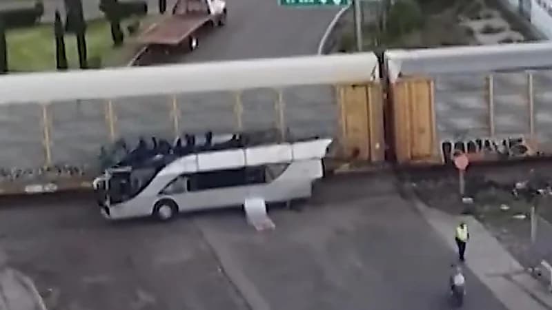 مقتل وإصابة 71 شخص إثر اصطدام قطار بحافلة في المكسيك.. فيديو