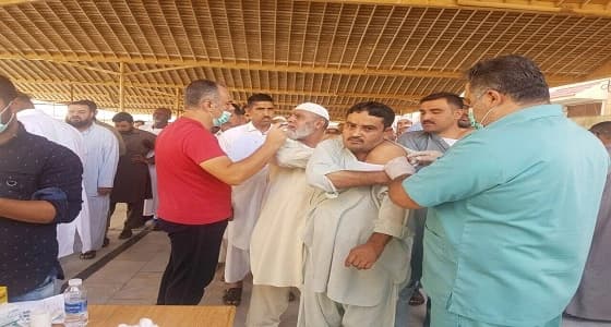 بالصور.. " صحة الرياض " تستهدف المصلين بالمساجد والجوامع بلقاح الانفلونزا الموسمية