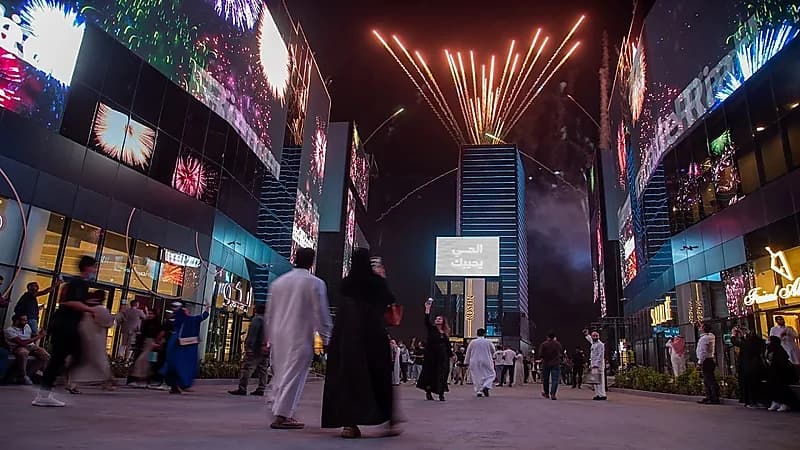 زوار موسم الرياض يتخطَّون حاجز الـ 10 ملايين زائر ومليون سائح