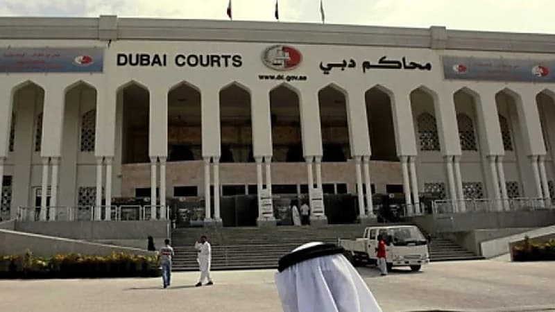 دبي.. خليجي يدس مخدرات في وجبات توصيل لمركز شرطة ويورط العامل