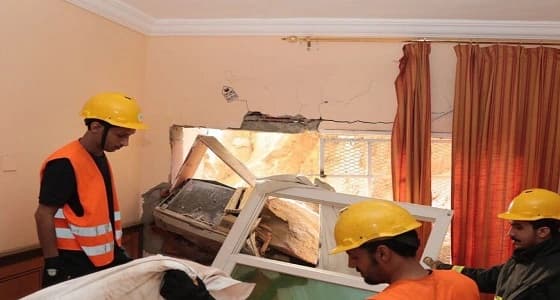 بالصور.. صخرة تقتحم غرفة فندق بـ " أجياد مكة "