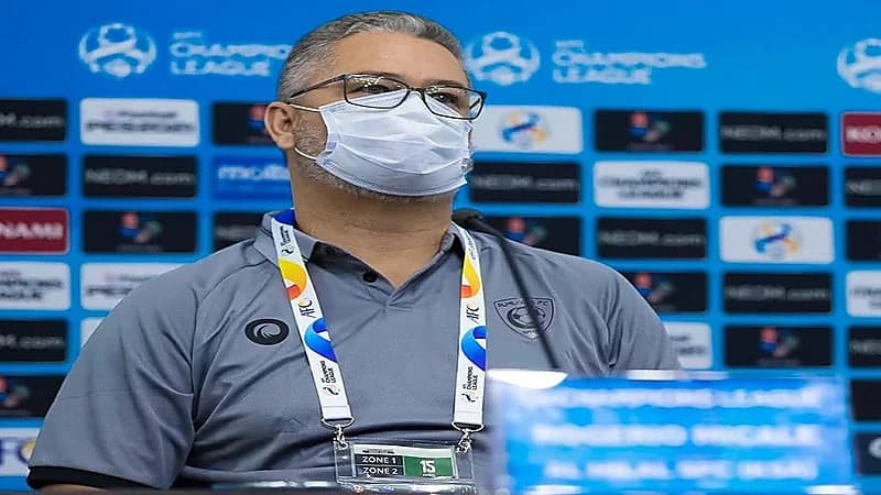 ميكالي يوضح سبب تذبذب مستوى الهلال ويؤكد صعوبة لقاء شباب الأهلي