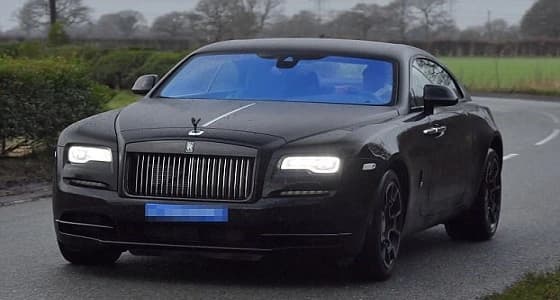 بوجبا يصل إلى تدريبات مانشستر يونايتد بسيارة رولز رويس جديدة