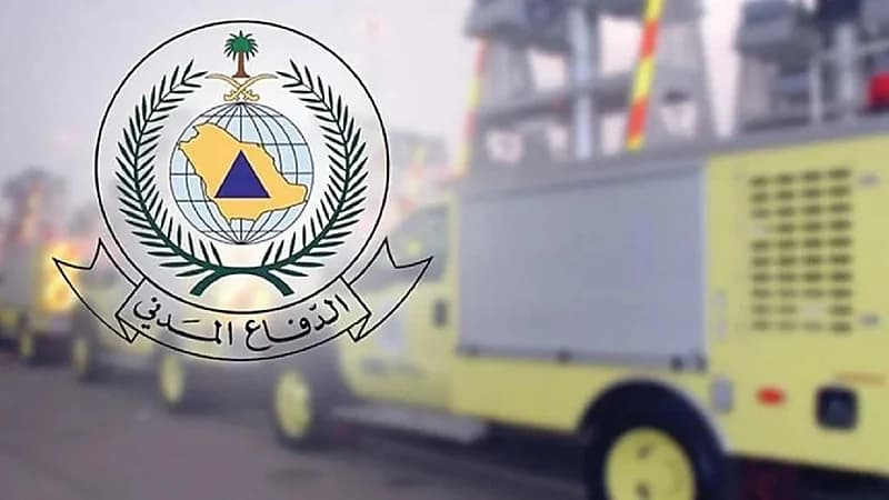 إخماد حريق في أشجار وأعشاب ببارق