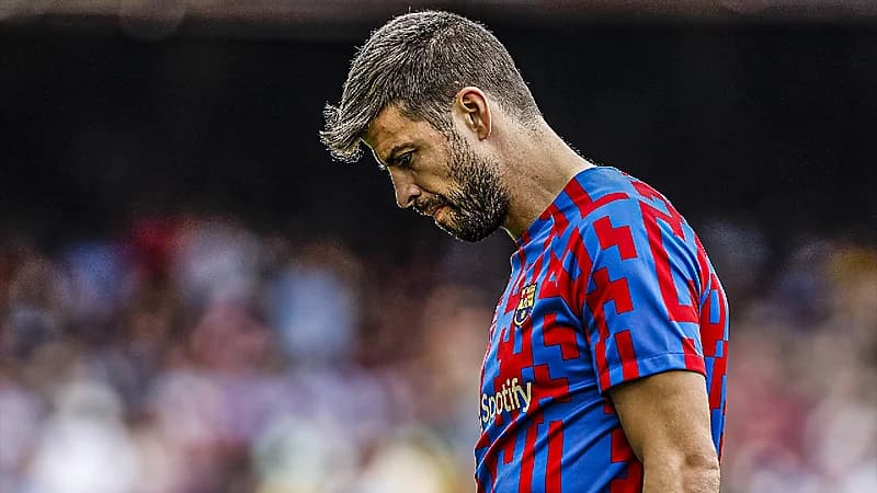 بيكيه مهدد بالطرد من برشلونة