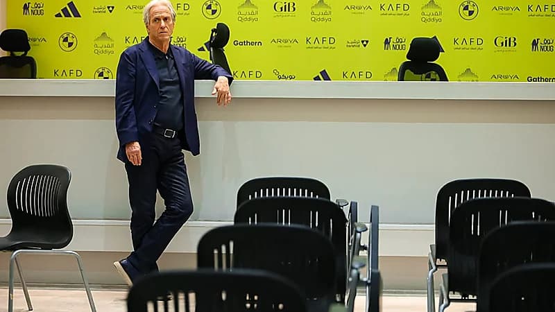 أول ظهور لجيسوس في مقر النصر .. صور