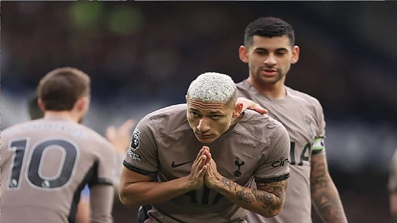 الاتحاد ينافس القادسية على ضم ريتشارليسون